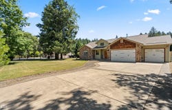 523 E Forks Circle, Cave Junction, OR 97523