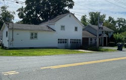 200 Avenue C, Matamoras, PA 18336