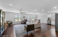 137 Storm Lane, Jacksboro, TN 37757