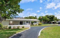 2113 NE 29th Ct, Fort Lauderdale, FL 33306