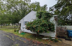 7567 Inland Drive, Olmsted Falls, OH 44138