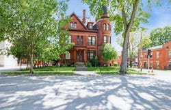 504 Bluff, Dubuque, IA 52001