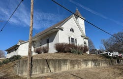 307 E 6th St, Mound City, MO 64470