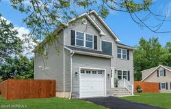 41 Avondale Lane, Aberdeen, NJ 07747