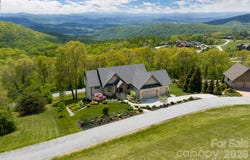 332 Summerset Drive, Hendersonville, NC 28792