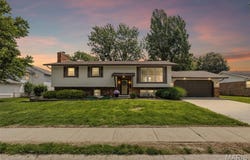 1304 Pinehurst Drive, O'Fallon, IL 62269