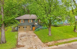 825 SW PLEASANT Drive, Lee's Summit, MO 64081