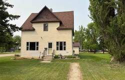 934 4th Ave North, New Rockford, ND 58356