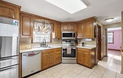 8 Clover Hill Drive, Chelmsford, MA 01824