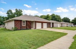 1207 W Sunset Street, Springfield, MO 65807