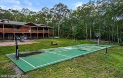 121 Whispering Pines Lane, Freeland, PA 18224