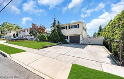27 Holly Street, Old Bridge, NJ 08857