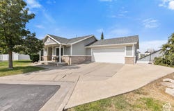 1928 E 5900 S, South Ogden, UT 84403