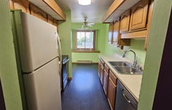 4591 S Greenridge Cir, Greenfield, WI 53220
