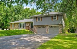 10304 Edgehill Drive, Edwardsville, KS 66111