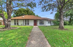 1032 Peach Lane, DeSoto, TX 75115