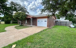 33 W. Burnett, Clayton, OK 74536