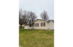 905 Middle Street, Brooklyn, IA 52211