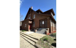 949 NE GLEN OAK Avenue, Peoria, IL 61603