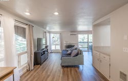 418 STONEWOOD Dr, Eugene, OR 97405