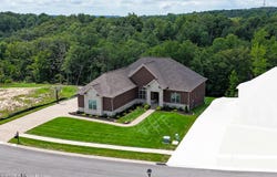 8022 Wooded Ridge Dr, Louisville, KY 40214