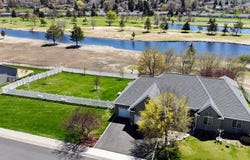 1040 Harbor Isle Boulevard, Klamath Falls, OR 97601