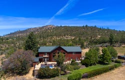 1881 Brophy Rd, Eagle Point, OR 97524