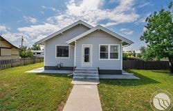 426 W 2nd St, Hardin, MT 59034