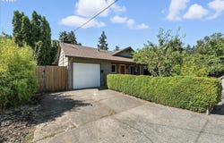8618 NE BROADWAY, Portland, OR 97220
