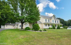 8 Joseph Court, Schaghticoke, NY 12154