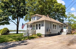 39 Sunset Drive, Barrington, RI 02806