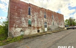 500 MULBERRY Street, Cisne, IL 62823