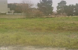 15 15th, Lancaster, CA 93535