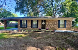 12 Perry Ave, Grenada, MS 38901