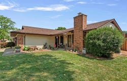 10 HOLLYBROOK Drive, Springfield, IL 62702
