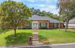 202 Trailview Drive, Woodway, TX 76712