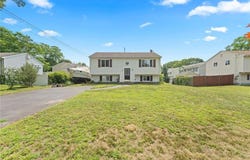 34 Pequot Avenue, Warwick, RI 02889