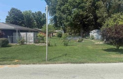 102 Clover Lane, Hartford City, IN 47348