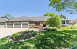 408 N Oak Ridge Rd, Brandon, SD 57005