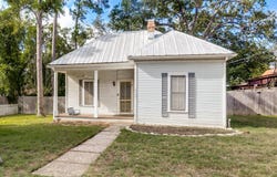 413 E College St, Fredericksburg, TX 78624
