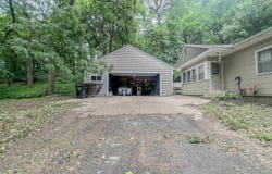 23 W 2nd Street S, Estherville, IA 51334