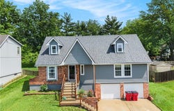 1117 NW ROANOKE Drive, Blue Springs, MO 64015
