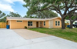 1906 Cochran, Rockport, TX 78382
