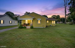 876 NE Hillman Highway, Abingdon, VA 24210