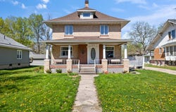 910 Washington Street, Eldora, IA 50627
