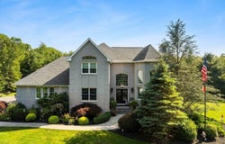 1276 Old Fall River Rd, Dartmouth, MA 02747