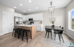 6100 N Seubert Ave, Sioux Falls, SD 57104
