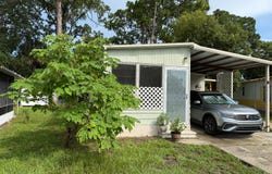 27 Las Palmas Dr, Edgewater, FL 32132