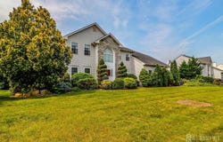8 Staudt Court, Franklin, NJ 08873