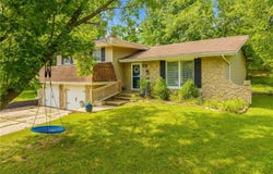 1621 NE Rosewood Circle, Kansas City, MO 64118